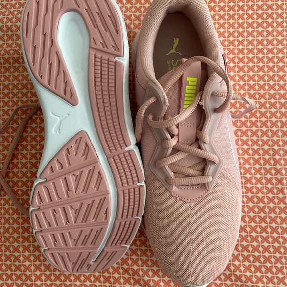 Brand new PUMA shoes - Picture 3 of 4